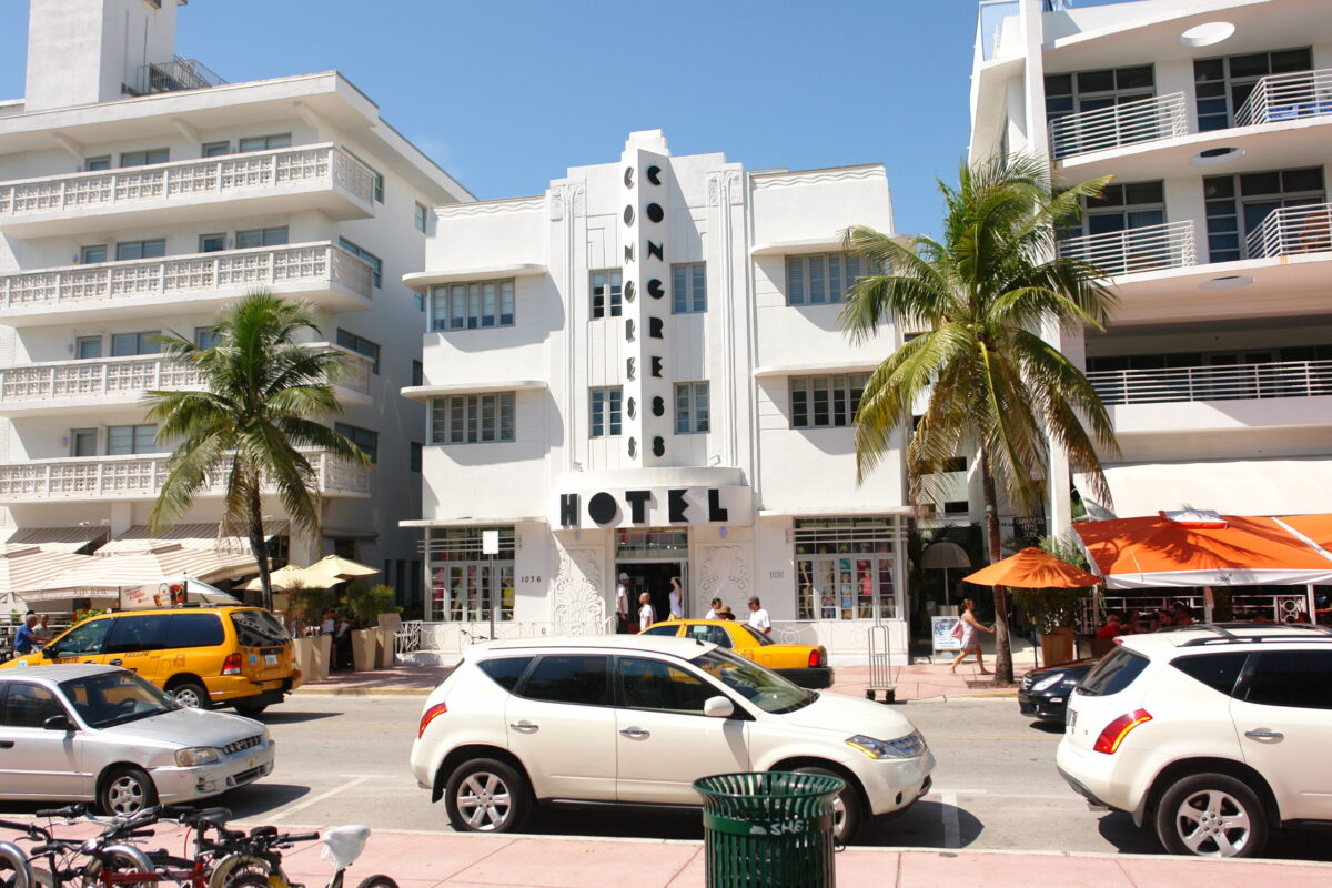 The Official Art Deco Walking Tour by the Miami Design Preservation League